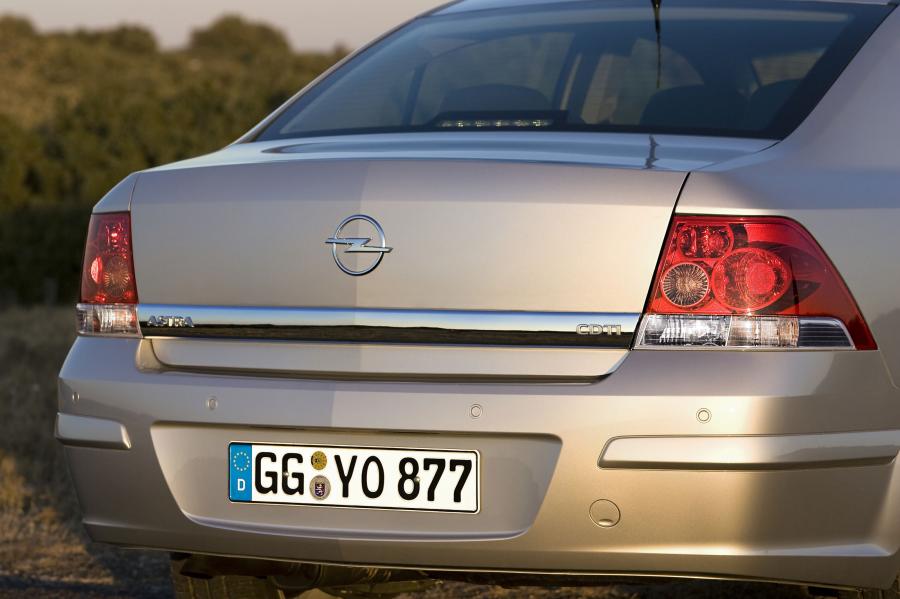  Opel Astra Sedan 2005 года  (фото 3 из 38)